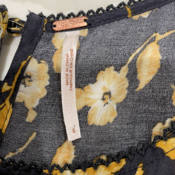 Free People Grey/Yellow Floral‎ Lace Trimmed Dress SZ 6 - Picture 5 of 7
